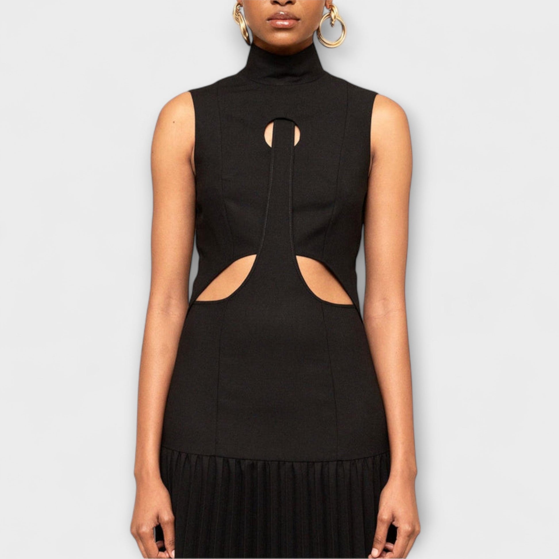 Kristen - Stylish Maxi Dress with Pleats & Cutouts for Any Occasion