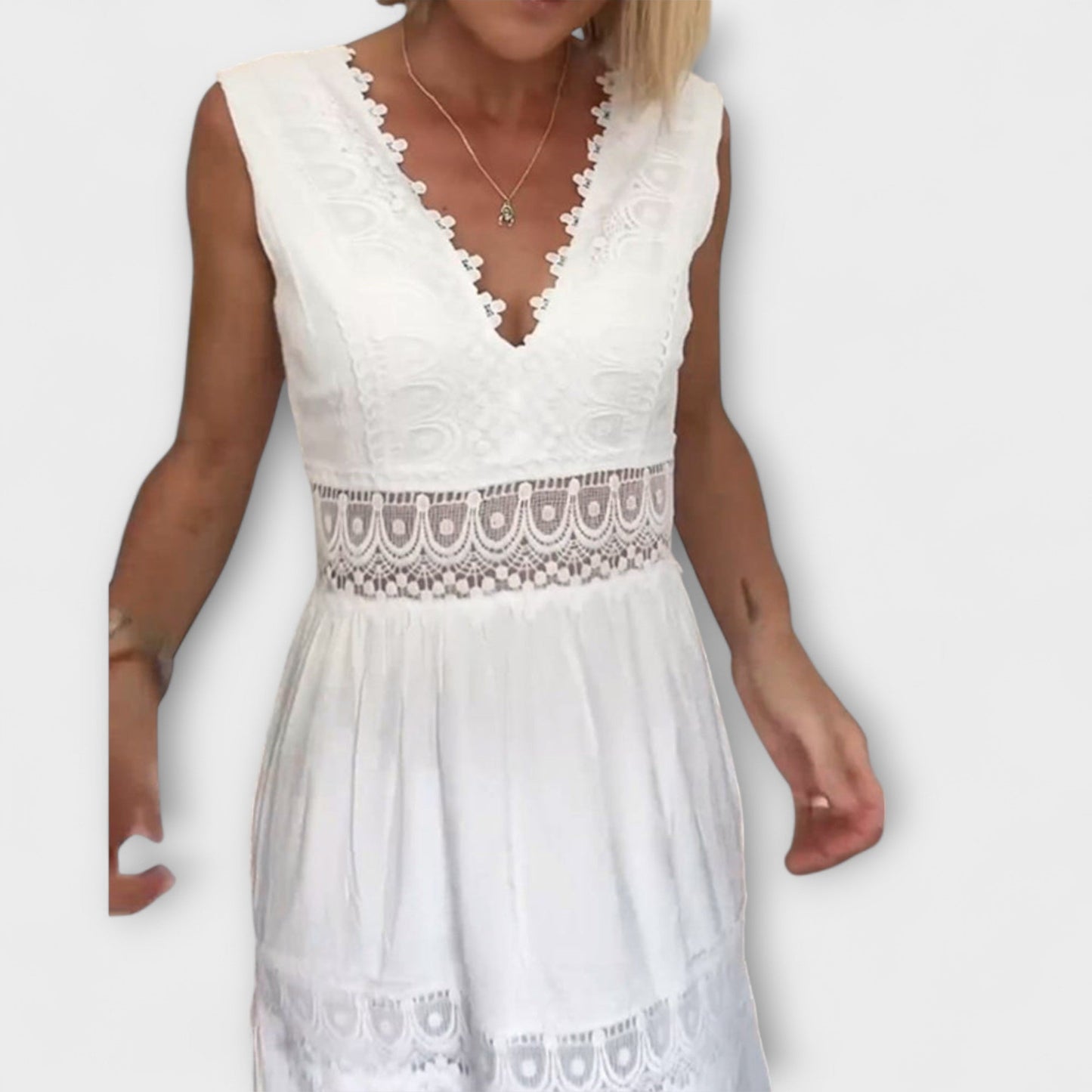 Aurélie - Chic V-Neck Lace Evening Dress