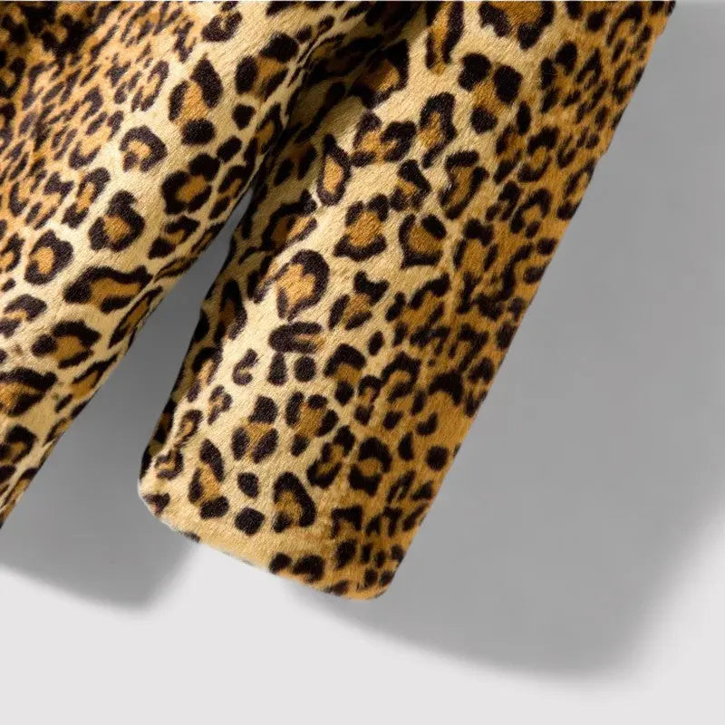 Chic Coat for Women – Elegant Leopard Print & Cozy Comfort 5