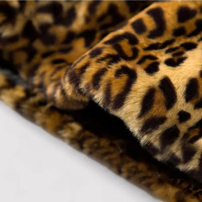 Chic Coat for Women – Elegant Leopard Print & Cozy Comfort 6