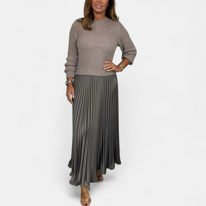 Claudia - Maxi dress with sweater and pleated skirt 0