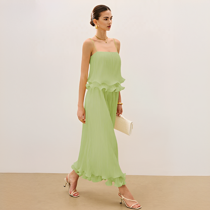 Daphne - Chic Pleated Skirt Outfit 3