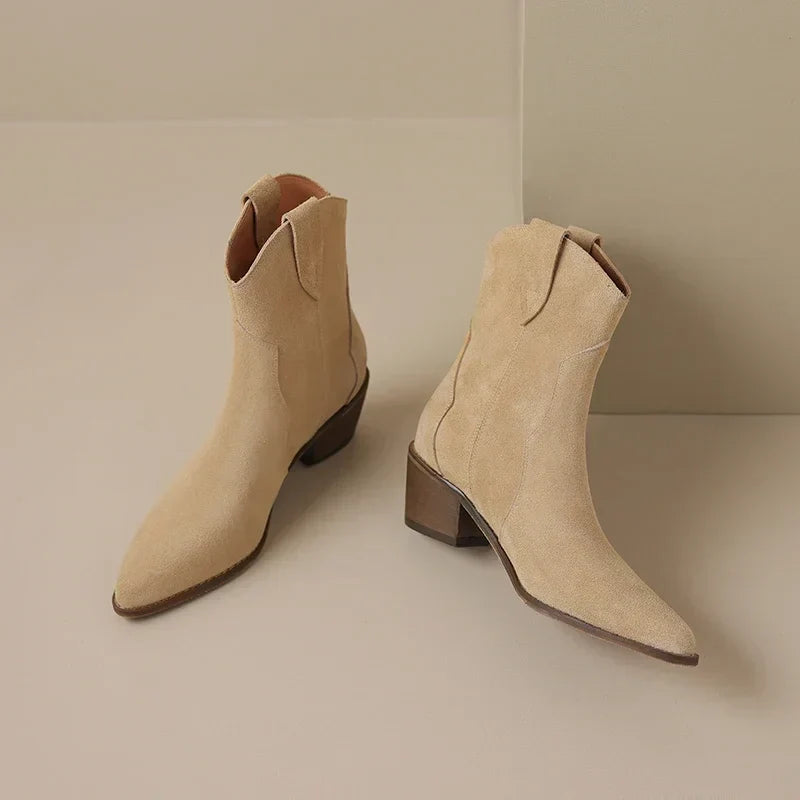 Sadie - Chic Western Ankle Boots for Every Occasion