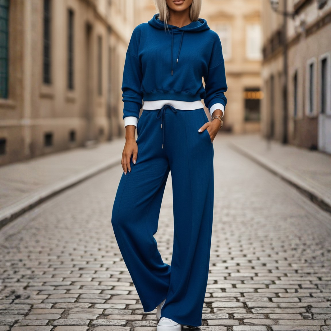 Women's Tracksuit Set | Cropped Hoodie & Wide-Leg Fit 6